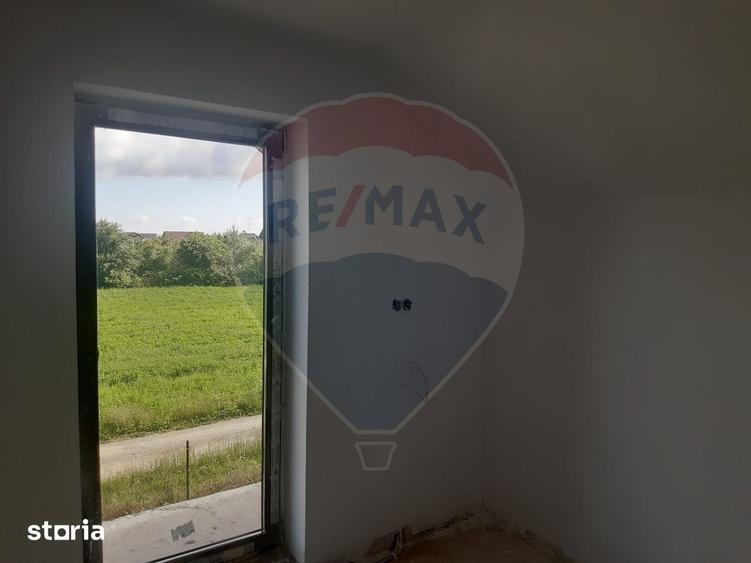 Casa / Vila cu 4 camere de vanzare Vulcan, 15 km de Brasov - 10
