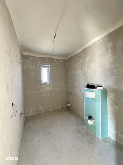 Casă cu 4 camere cu Teren 400 Mp în Florești