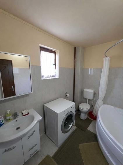 Casă cu 4 camere în Viișoara