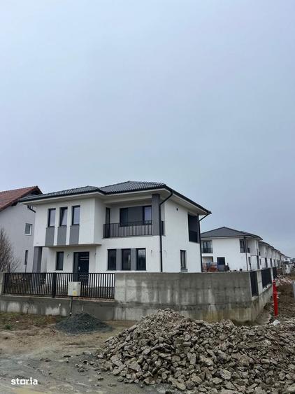 Casă cu 3 camere decomandat cu Teren 450 Mp în Lucian Blaga