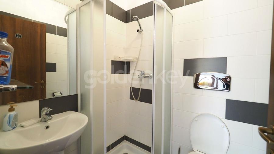 Apartament cu 3 camere semidecomandat, mobilat în Iancu Nicolae