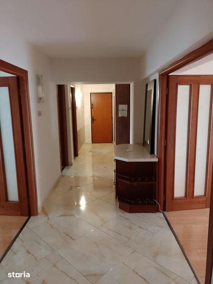 Apartament cu 4 camere în Decebal