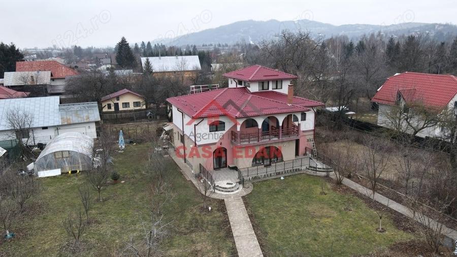 Casă cu 6 camere cu Teren 1412 Mp în Breaza de Jos