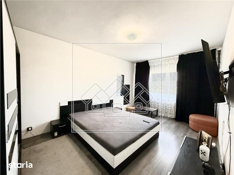 Apartament cu 3 camere decomandat în Vasile Aaron