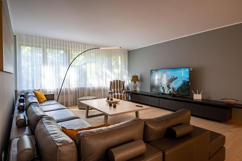 Penthouse cu 4 camere decomandat, mobilat în Kiseleff