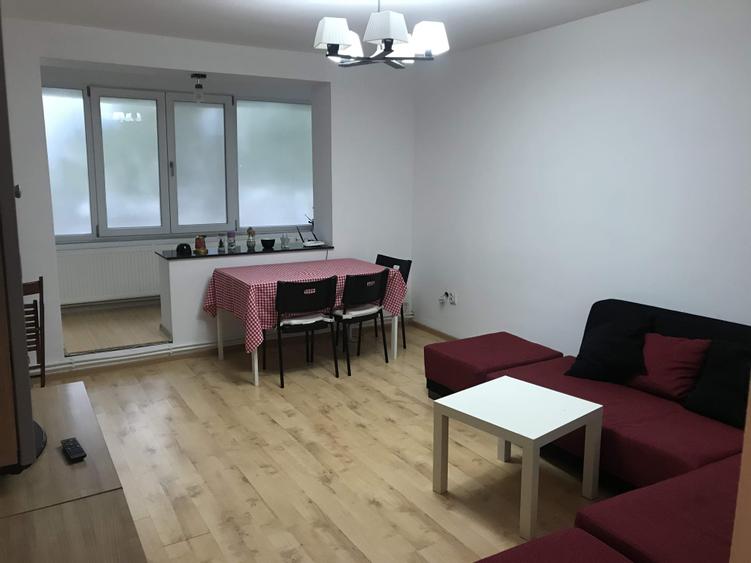 Apartament cu 3 camere semidecomandat în Central