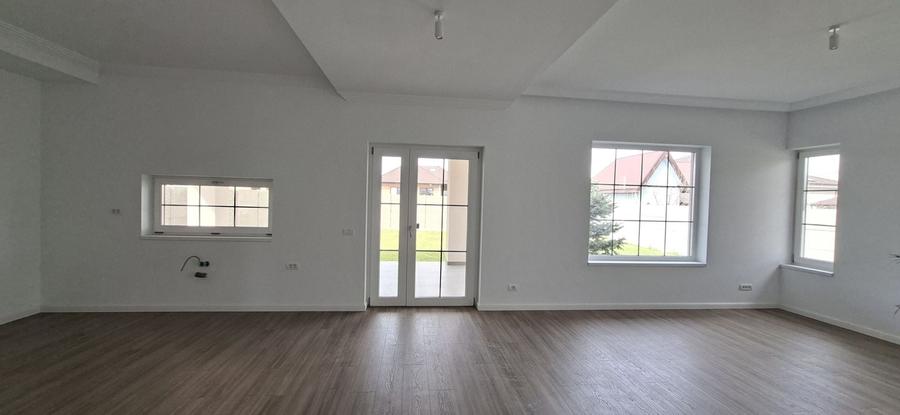 Casă individuală cu 4 camere cu Canalizare în Sânandrei
