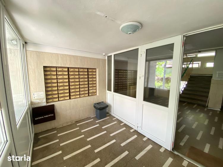 Apartament cu 3 camere semidecomandat, mobilat în Dristor