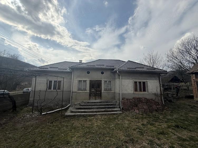 Casă cu 3 camere cu Teren 1000 Mp în Ceaca