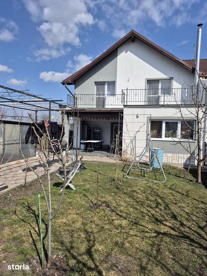 Casă cu 4 camere cu Teren 500 Mp în Stupini