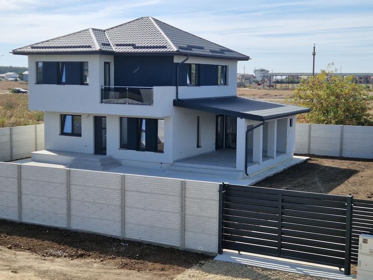 Casă cu 4 camere în Bâcu