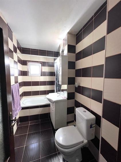 Apartament cu 3 camere decomandat în Calea Moldovei