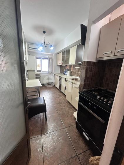 Apartament cu 3 camere decomandat, mobilat în Ultracentral
