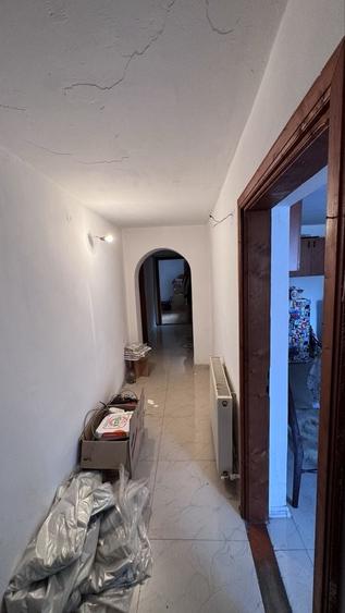 Casă cu 3 camere în Romanești