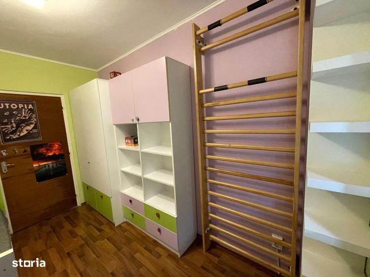 Apartament cu 3 camere semidecomandat în Titan