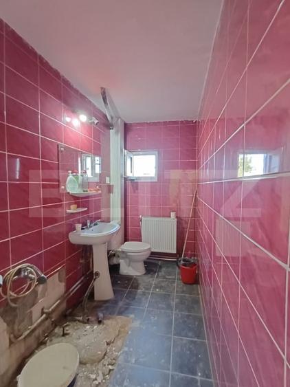 Apartament cu 3 camere semidecomandat, mobilat în Câmpia Turzii