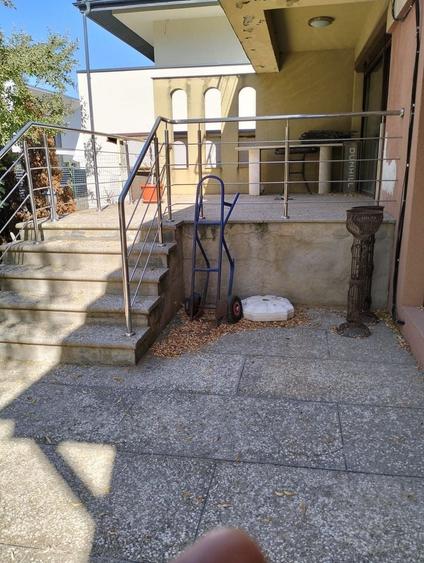 Casă individuală cu 6 camere cu Canalizare în Nord-Vest