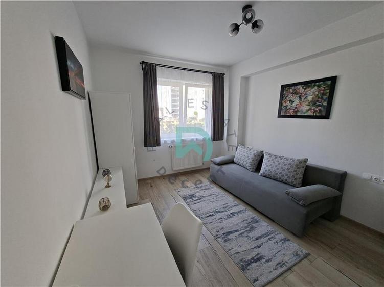 Apartament cu 3 camere decomandat în Tractorul