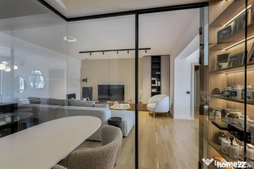 Apartament cu 4 camere semidecomandat în Dacia