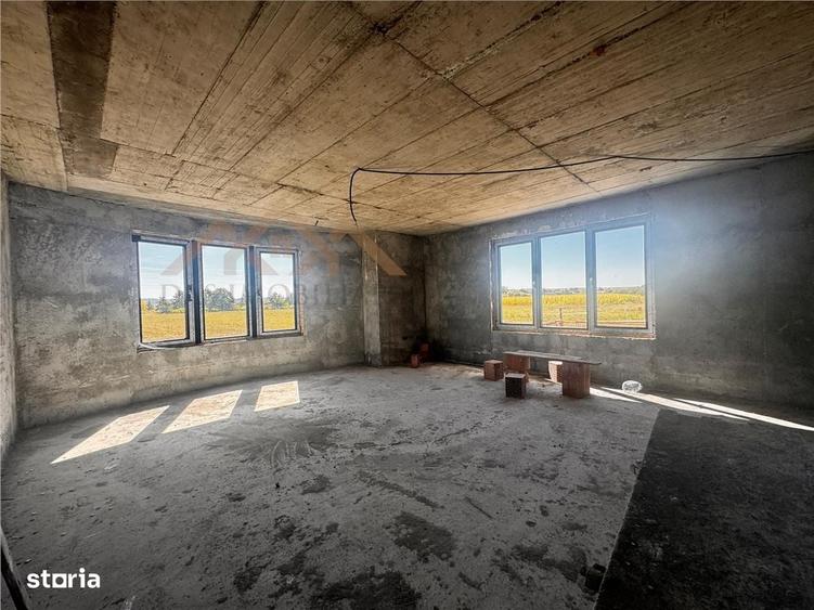 Casă cu 4 camere cu Teren 1380 Mp în Coltău