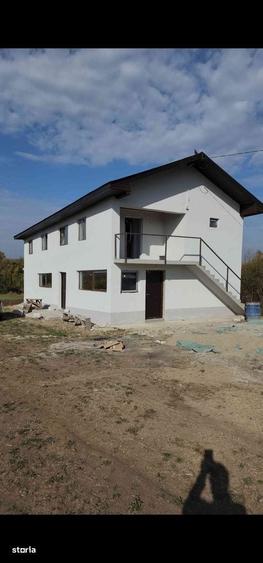Casă cu 4 camere în Călugăru