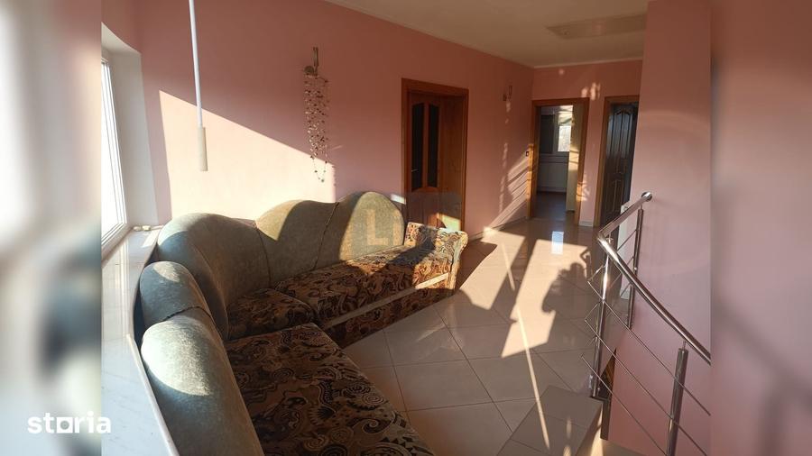 Casă cu 5 camere cu Teren 709 Mp în Podari