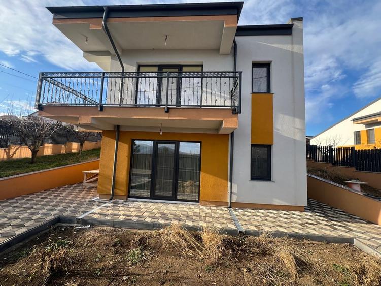 Casă cu 4 camere cu Teren 450 Mp în Chicerea