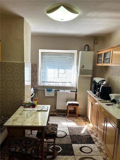 Apartament cu 4 camere decomandat în Lipovei