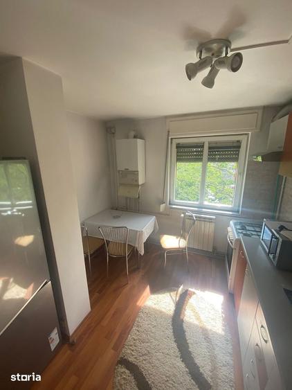 Apartament cu 3 camere decomandat în Rahova