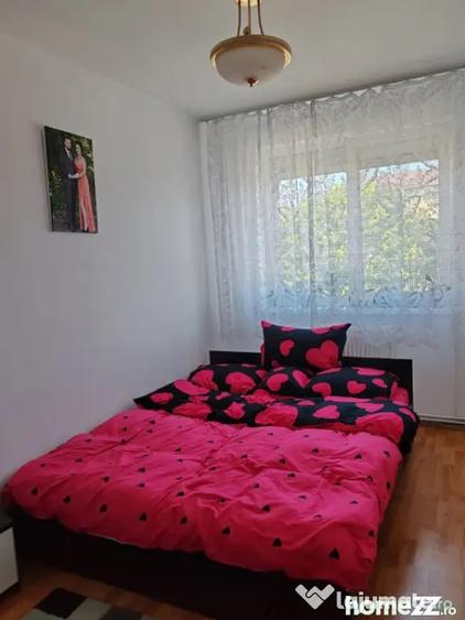 Apartament cu 4 camere decomandat în Central