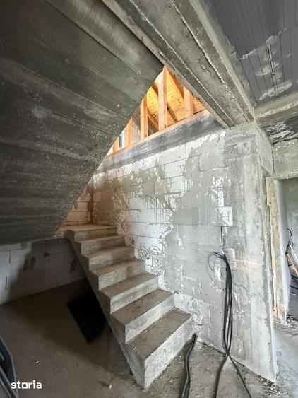 Casă cu 5 camere cu Teren 686 Mp în Letea Veche
