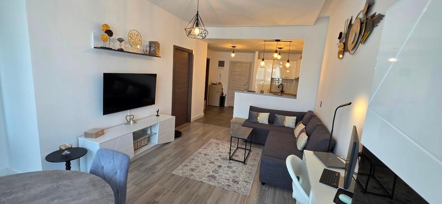 Apartament cu 2 camere semidecomandat, mobilat în Nord