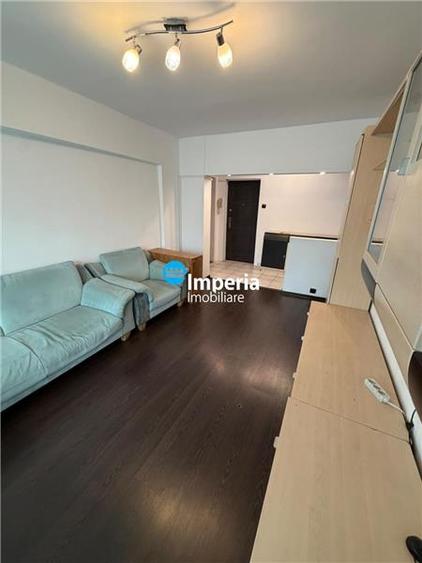 Apartament cu 3 camere decomandat în Aeroport