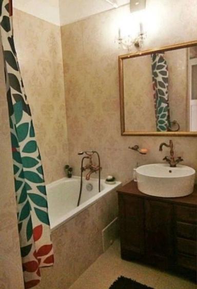 Apartament cu 3 camere semidecomandat, mobilat în Tineretului