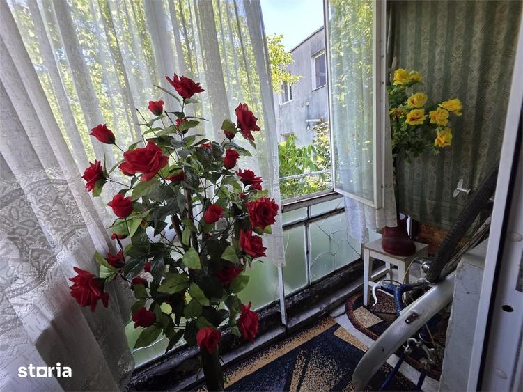 Apartament cu 3 camere semidecomandat în Micro 14
