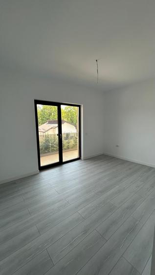 Apartament cu 3 camere semidecomandat în Găgeni