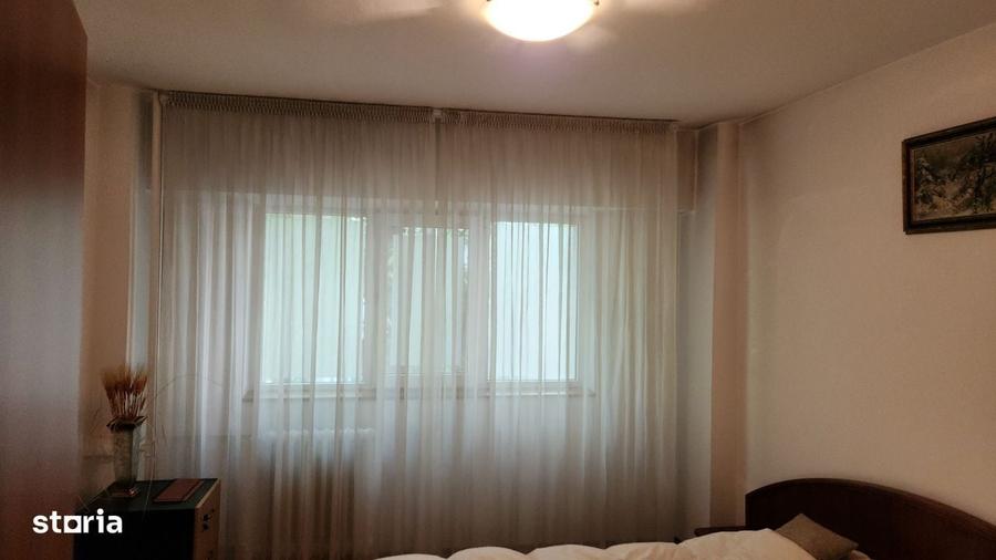 Apartament cu 3 camere decomandat în P-ța Universității