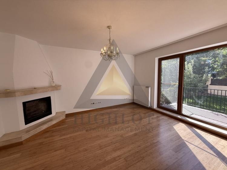 Duplex cu 5 camere cu Piscina în Iancu Nicolae