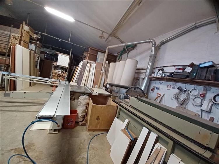 Spațiu industrial, de 1,400 mp, în Central
