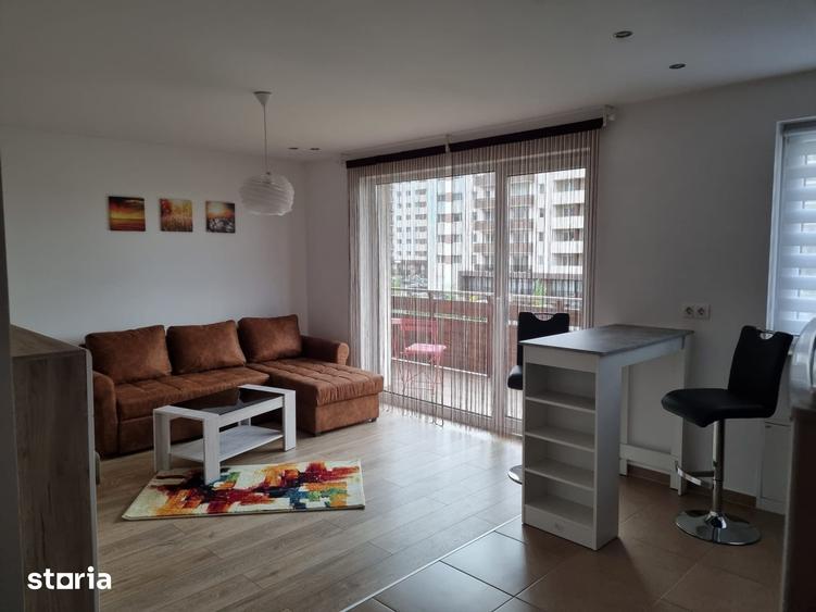 Apartament cu 2 camere decomandat în Tractorul