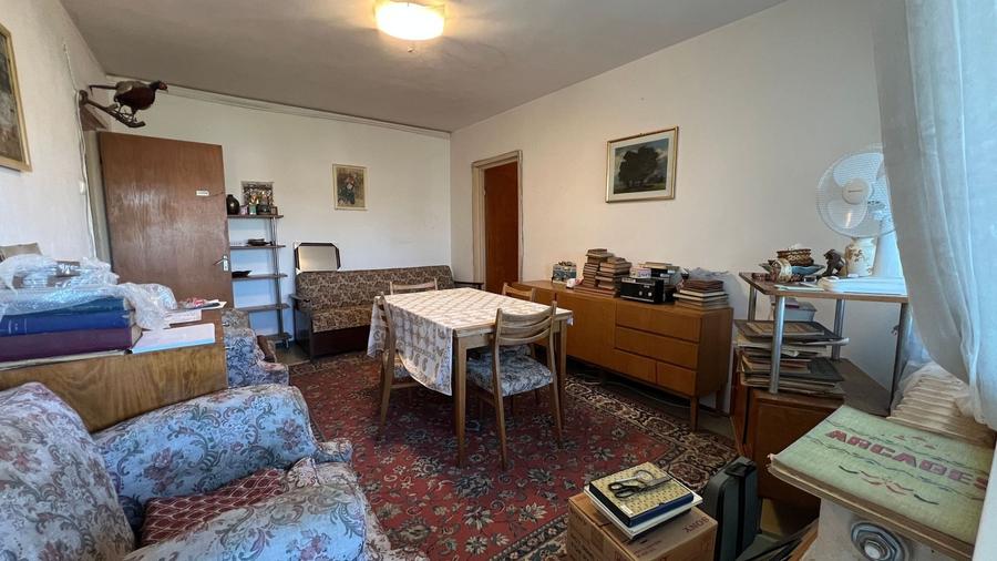 Apartament cu 4 camere semidecomandat în Gorjului