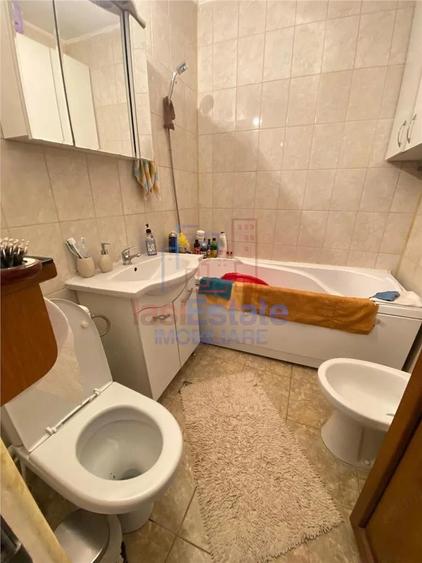 Apartament cu 2 camere semidecomandat în Filiași