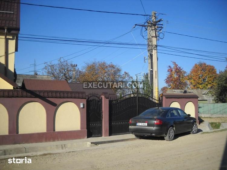 Casă cu 4 camere cu Teren 400 Mp în Central