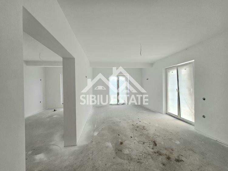 Duplex cu 4 camere cu Canalizare în Exterior Nord