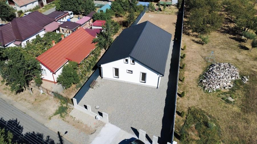 Casă individuală cu 3 camere cu Teren 676 Mp în Lazuri
