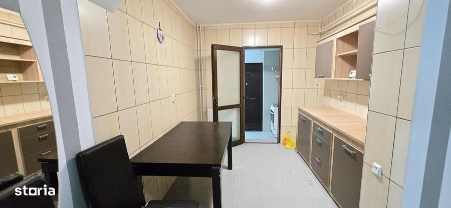 Apartament cu 3 camere decomandat în Galata