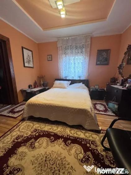 Casă cu 8 camere cu Teren 700 Mp în Rădăuți