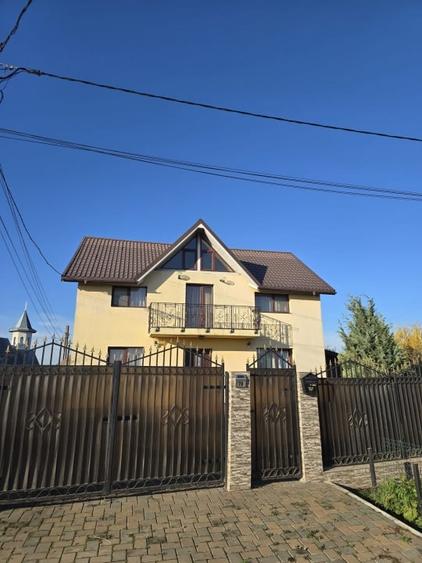 Casă individuală cu 4 camere cu Canalizare în Siretu (Săucești)