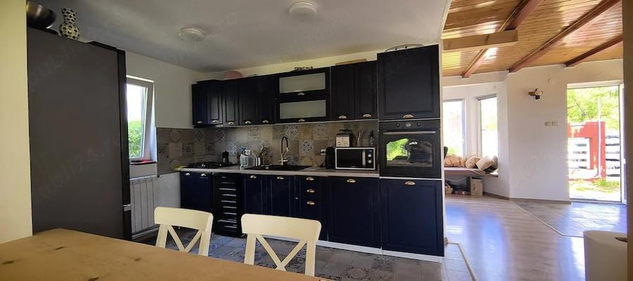 Casă cu 7 camere cu Teren 413 Mp în Central