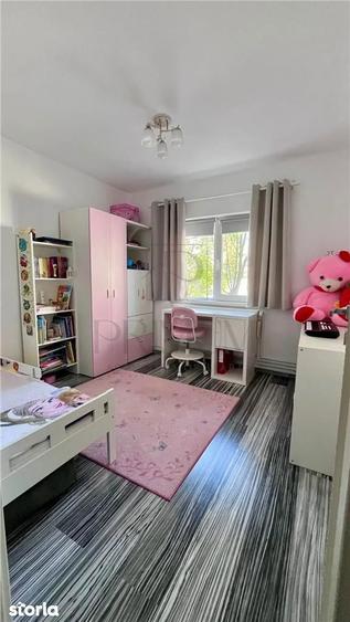 Apartament cu 4 camere decomandat în Est